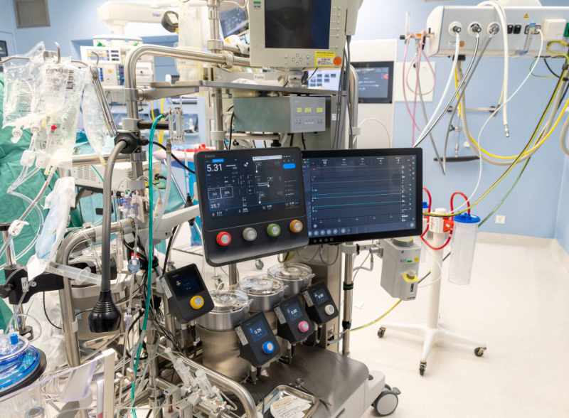 Quantum heartlung machine and heater cooler in action